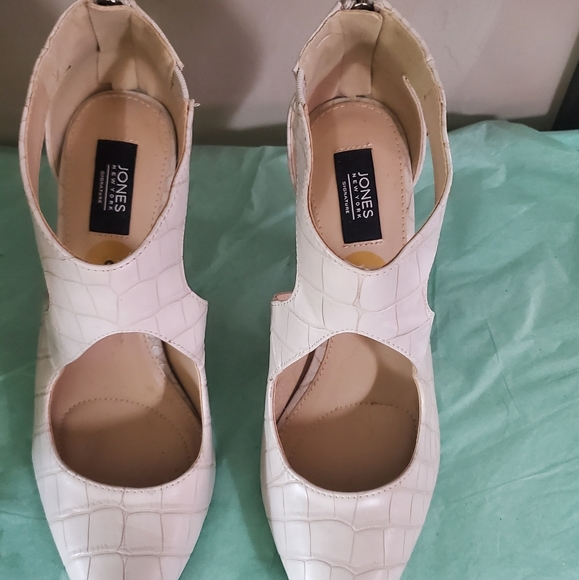 Jones New York Christine white pumps Size 8 - Picture 14 of 15